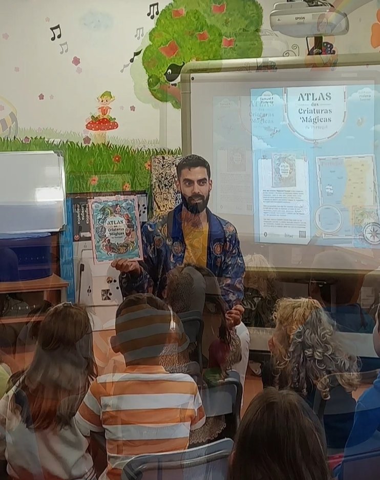 be_arp's tweet photo. A Escola Dr. Afonso Rodrigues Pereira recebeu autores e atividades do festival “Livros a Oeste”, aproximando os alunos da literatura, da ilustração, das lendas portuguesas e da literacia mediática. Momentos de leitura, criatividade e pensamento crítico. https://t.co/uuC4oWLu2r