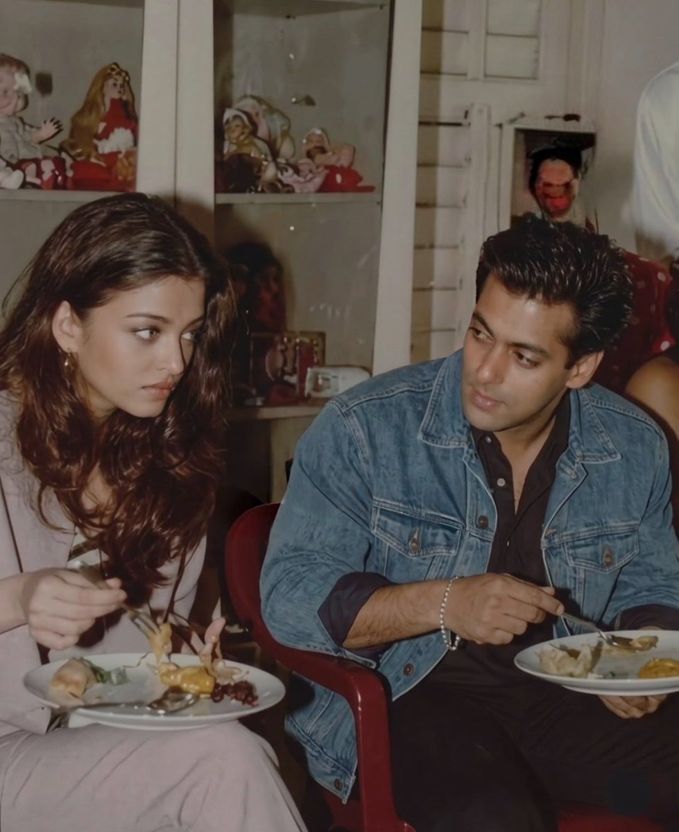 World_Warrior's tweet photo. @BeingSalmanKhan bas Mummy....wo jawani key din yad agaye 👻 https://t.co/QXmw9iB0r8