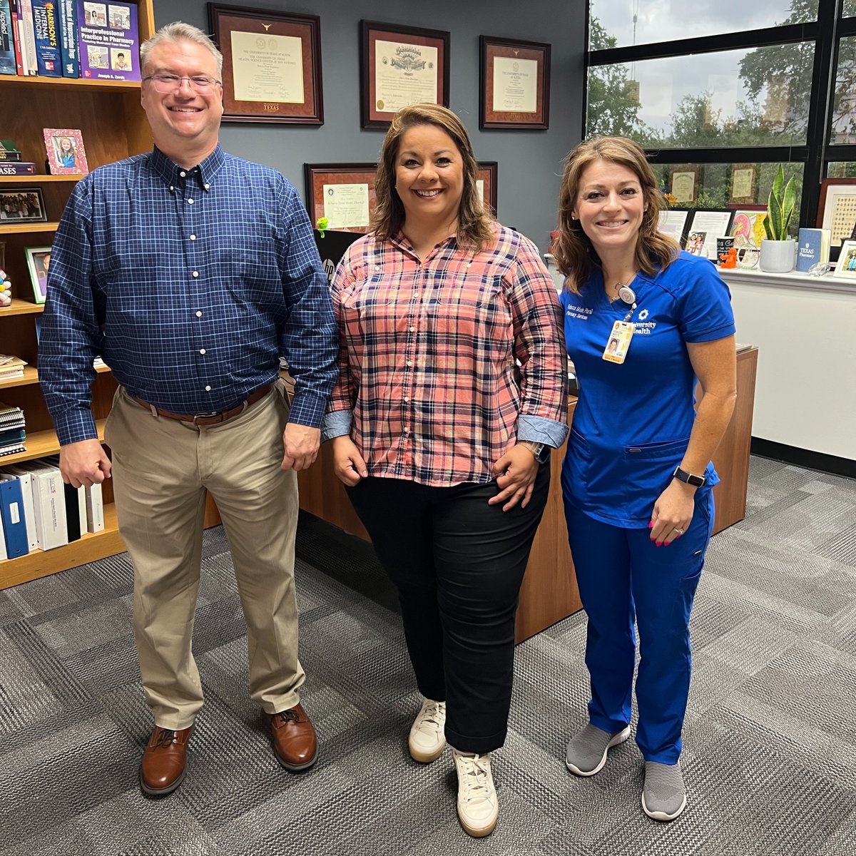ChrisRFrei's tweet photo. The @UTexasPharmacy @UTAustin Pharmacotherapy &amp; Translational Sciences Division, and the @UTHealthSA
@TheLongSOM @UTHealthSA_GSBS Pharmacotherapy Ed. Res. Center, in San Antonio, proudly welcome Lori Reyes to our team! She started as our Academic Program Coordinator today. https://t.co/mX8vgJ3co4
