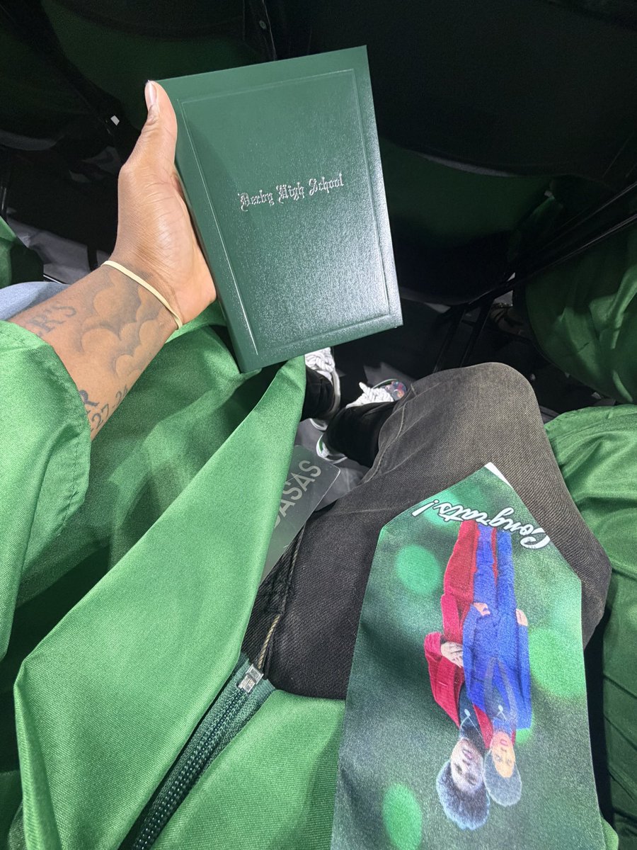 ReyShears's tweet photo. Thank You Derby🤞🏿🦍‼️
Early Grad🎓…Spring Ball✅
            #GodBlessTheHustle
@_McCollom_Steve @DerbyPanther @CoachZachHaynes @CoachLusby @CoachDerekGoble https://t.co/FsI6Ce9BU0