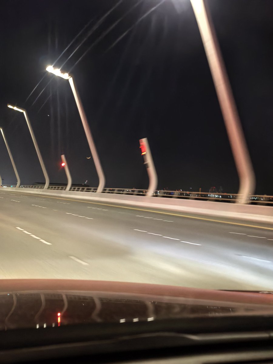 MOHD6765's tweet photo. فقط أولئك الذين يعيشون على ركبهم، يرون أن أعدائهم عمالقة.

#رسالة_اليوم https://t.co/IxXAWiieJl