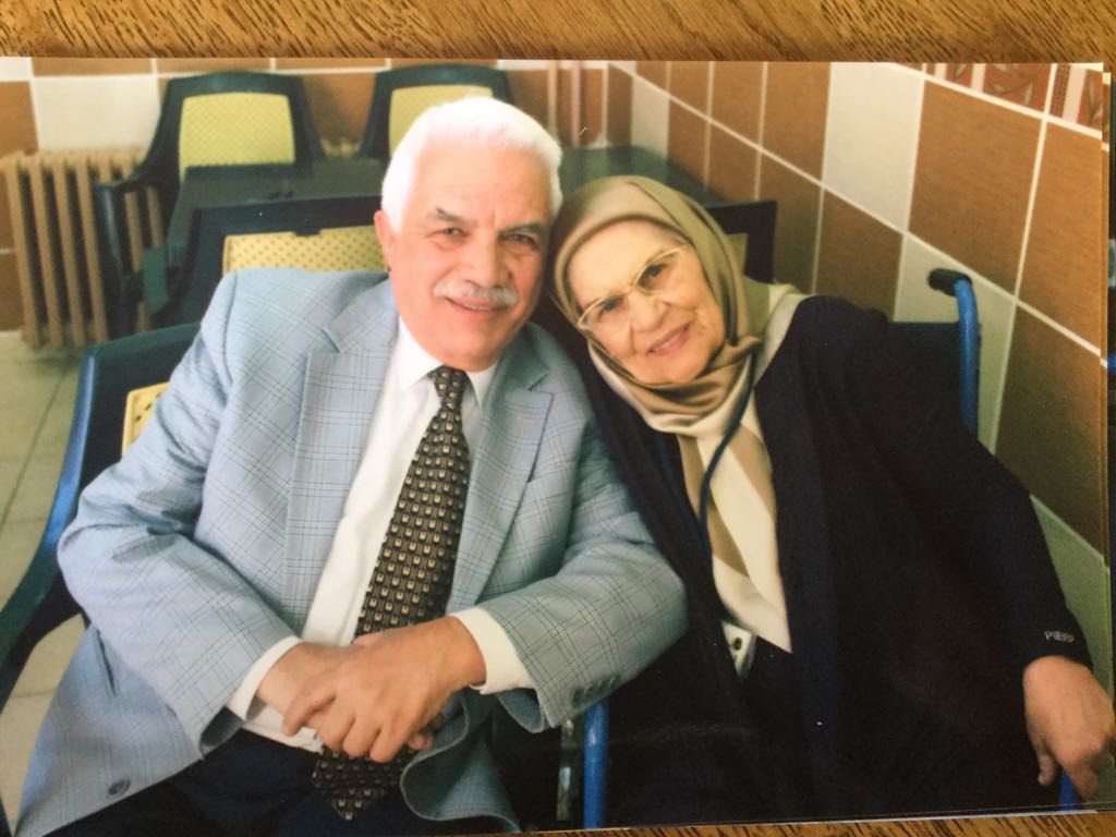 ASUDEKDN's tweet photo. 10 yıldır dört duvar arasında tutulan gazeteci Alaaddin Kaya ağır sağlık sorunlarıyla yaşam mücadelesi veriyor 75 yaşındaki bir insanın günde 24 ilaçla hayatta kalmaya çalışması artık vicdanları yaralayan bir tabloya dönüştü

İnfaz erteleme kararı verilmeli
#İşimiziGeriİstiyoruz https://t.co/GMwu78Dbjr