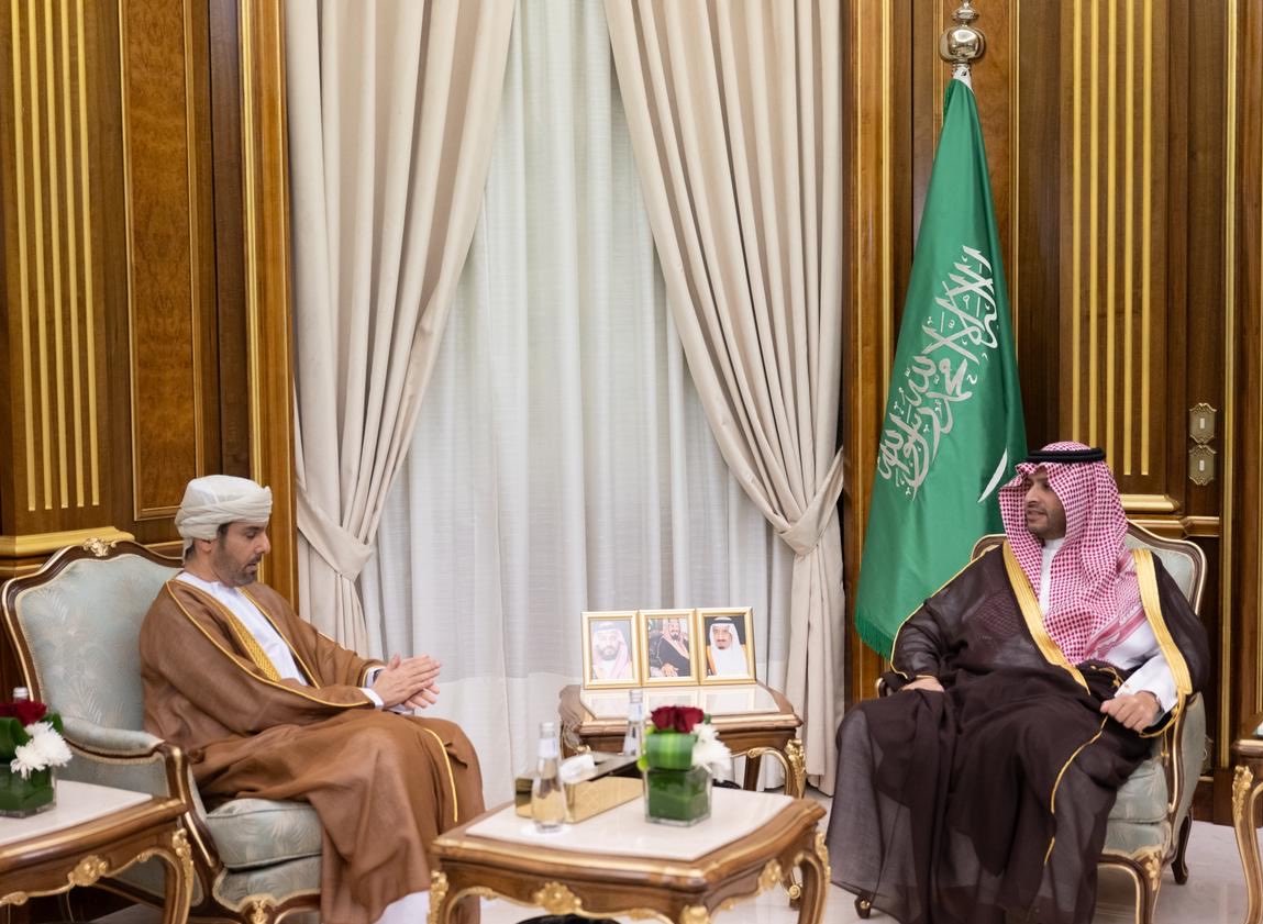 OmanEmbassyKSA's tweet photo. التقى سعادة السيّد نجيب بن هلال البوسعيدي رئيس البعثة بصاحب السمو الملكي الأمير تركي بن محمد بن فهد آل سعود وزير الدولة عضو مجلس الوزراء.

تم خلال اللقاء تبادل الأحاديث الوديةواستعراض العلاقات الأخوية بين البلدين.
حضر اللقاء السكرتير ثان حسن البلوشي مدير المكتب السياسي والاقتصادي https://t.co/u5bdF9fetQ