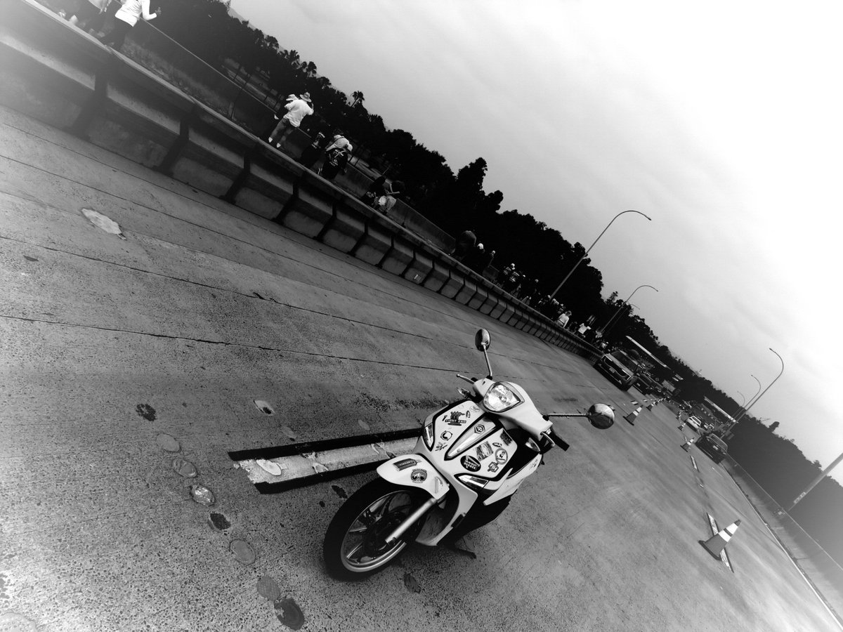 ScootinSD's tweet photo. This is a hard shot to get..
You gotta have Balls to stop on the Coronado Bay Bridge.

You probably need insurance and a motorcycle license and to be sober too....but hey...

Just scoot on. https://t.co/DcRkGtpG96