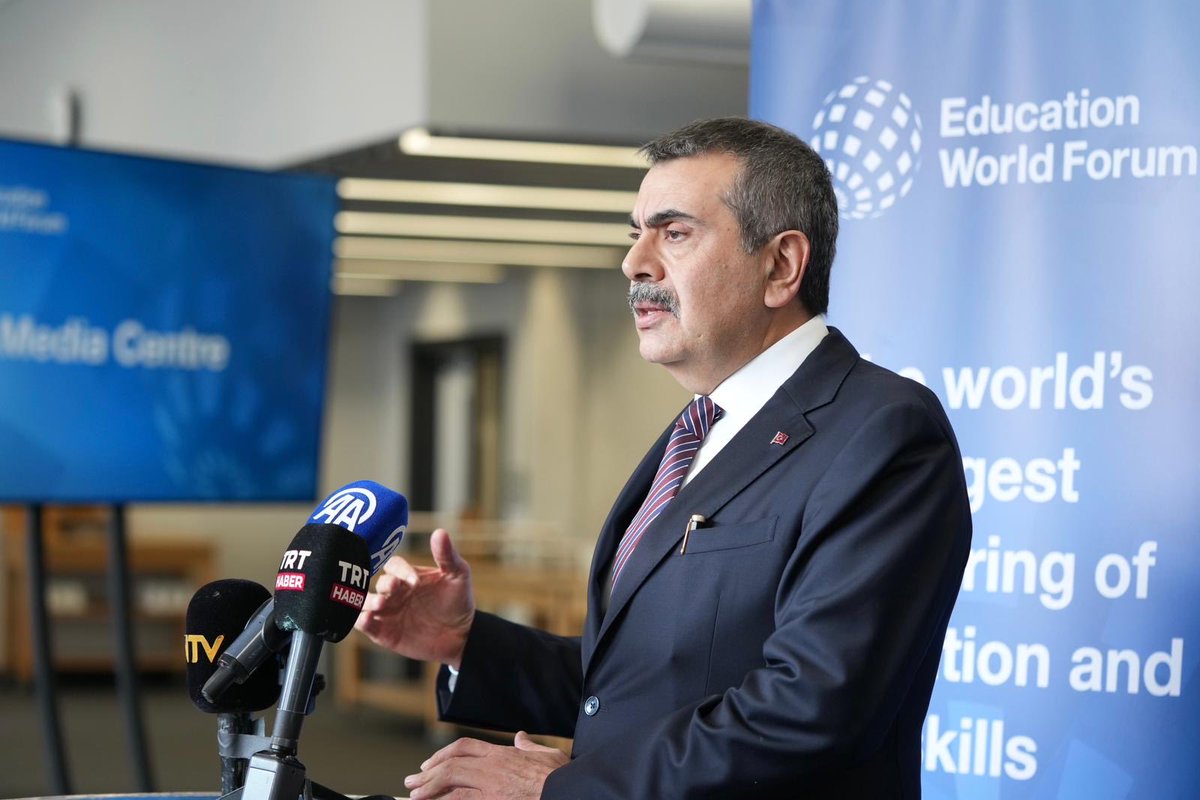 tcmeb's tweet photo. Millî Eğitim Bakanı @Yusuf__Tekin, Londra’da Katıldığı “Dünya Eğitim Forumu”nu Değerlendirdi

Forumun hem dünyada eğitim sistemlerini ve eğitimcilerin hangi konuları konuştuğunu görmek hem de ikili ilişkileri değerlendirme zemini oluşturması açısından önemli olduğunu dile getiren Bakan Tekin, şunları söyledi: 

“Bilhassa insan hakları, adalet, demokrasi gibi kavramların dünyada eğitim ve öğretimde yapay zekâ ve benzeri teknolojik yenilikler kullanılırken ihmal edilmemesi gerektiğine vurgu yaptım. Eğer bunları ihmal edersek dünyada barışı egemen kılamayız. Bunları eğitim öğretim sistemi içine yeterince yerleştirmiş olsaydık, dünyada bugün savaşlar ve insan hakları ihlalleri olmazdı şeklinde Türkiye Cumhuriyeti Devleti'nin 'Yurtta barış, dünyada barış!' çerçevesinde yaklaşımını ifade etmeye çalıştım.”

👉🏻 https://t.co/bMLhh1DViP