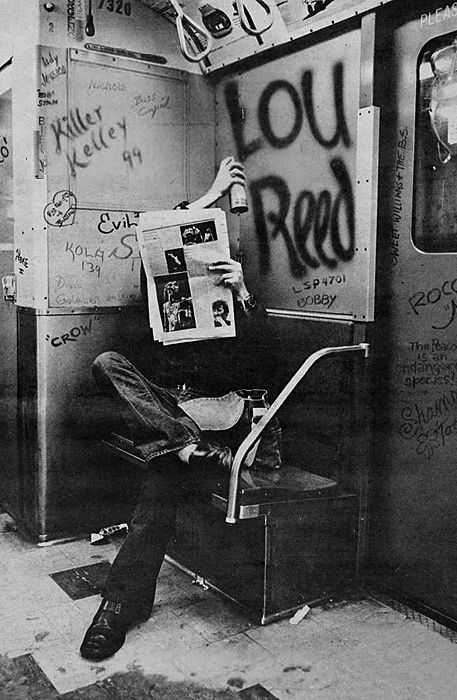 BabyloN3333's tweet photo. Querido lunes:
Patada i a fer la má.

Lou Reed 
https://t.co/SFp3UqvXsP
Kicks https://t.co/68o4CW7qfZ