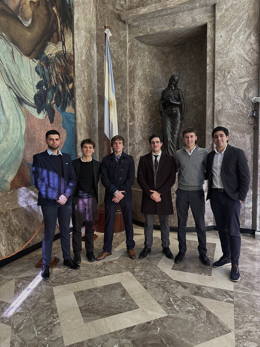 Mar71nDLF's tweet photo. Un placer el encuentro en el mítico piso 5 del MECON.

Muchas gracias a @Felii_N y @Rayobbg por hacer esto posible. Un orgullo poder escuchar a @ernesto_talvi, @JoseLuisDazaAR y @FedericoFuriase en persona.

@NazarenoT_ 
@Finbalsamo
@desvioestandar 
@tomidacciavo
@JP_Bandoli
@HomeroTasca