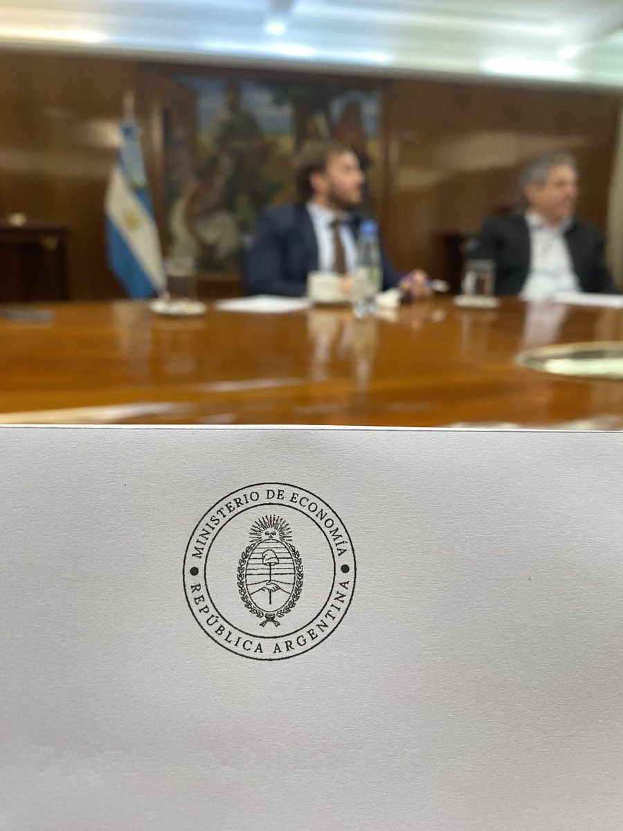 Mar71nDLF's tweet photo. Un placer el encuentro en el mítico piso 5 del MECON.

Muchas gracias a @Felii_N y @Rayobbg por hacer esto posible. Un orgullo poder escuchar a @ernesto_talvi, @JoseLuisDazaAR y @FedericoFuriase en persona.

@NazarenoT_ 
@Finbalsamo
@desvioestandar 
@tomidacciavo
@JP_Bandoli
@HomeroTasca