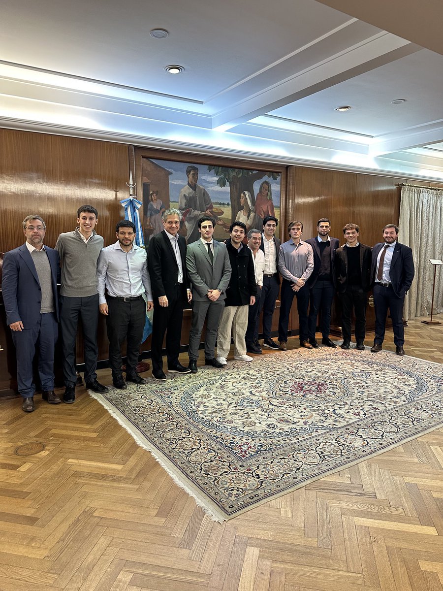 Mar71nDLF's tweet photo. Un placer el encuentro en el mítico piso 5 del MECON.

Muchas gracias a @Felii_N y @Rayobbg por hacer esto posible. Un orgullo poder escuchar a @ernesto_talvi, @JoseLuisDazaAR y @FedericoFuriase en persona.

@NazarenoT_ 
@Finbalsamo
@desvioestandar 
@tomidacciavo
@JP_Bandoli
@HomeroTasca