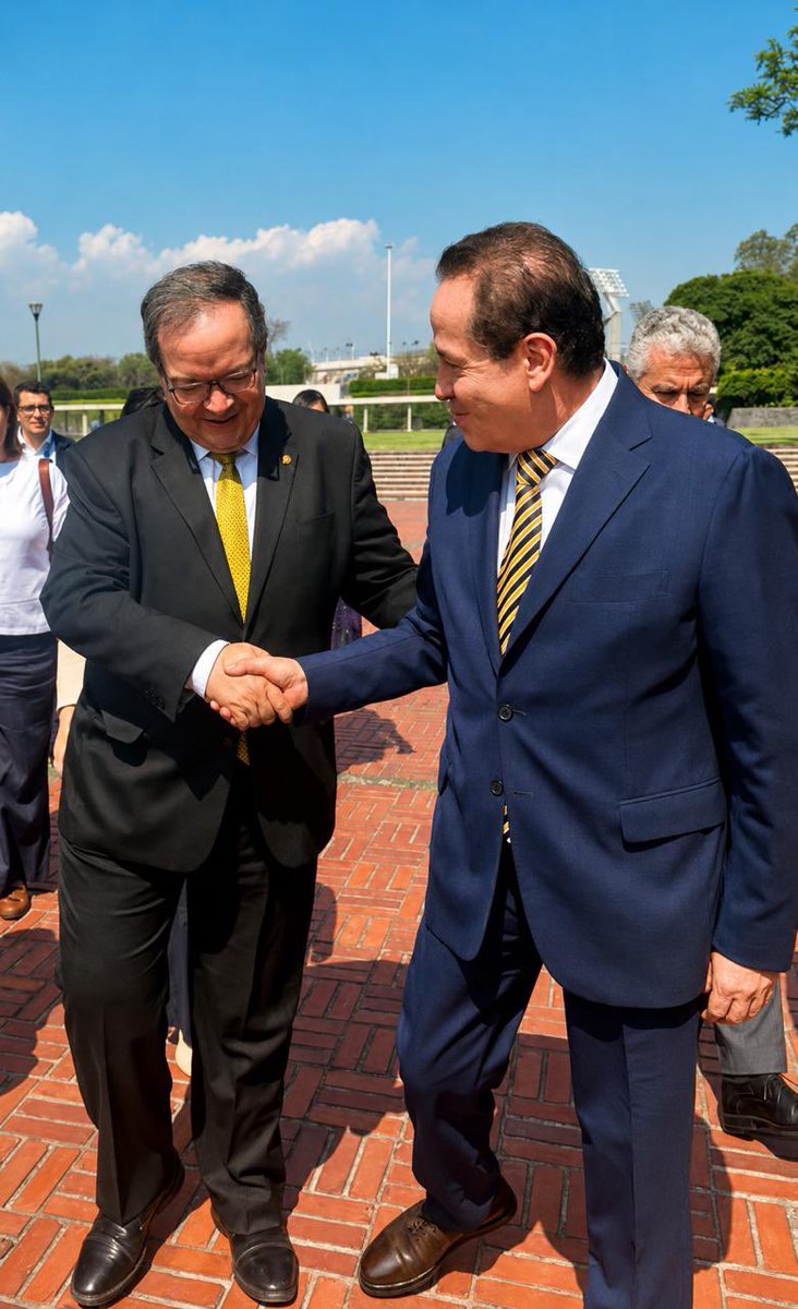 eruviel_avila's tweet photo. Ya me encuentro en la @UNAM_MX para la instalación del Consejo Coordinador de Inteligencia Artificial.

Un gusto saludar al rector, Dr. Leonardo Lomelí Venegas, en este importante encuentro por la ciencia, la innovación y el futuro de México. 🇲🇽🤖 https://t.co/InkBZTyUL9