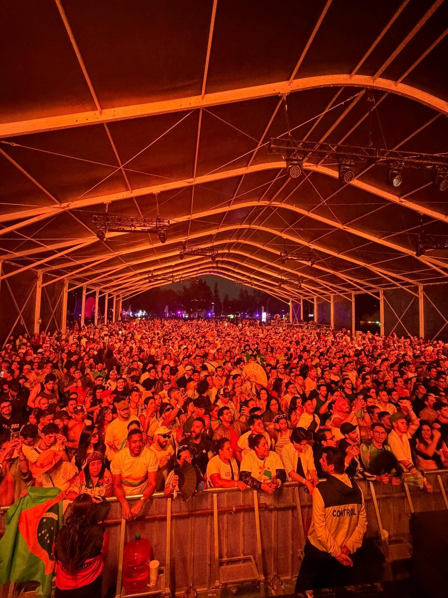 alfinetadosdia's tweet photo. 🚨PODEROSO! E o show do Pedro Sampaio que ficou LOTADO no festival mexicano Tecate Emblema. É o DJ MAIS FORTY mesmo! 📸🤯 https://t.co/mCGad3RnhK