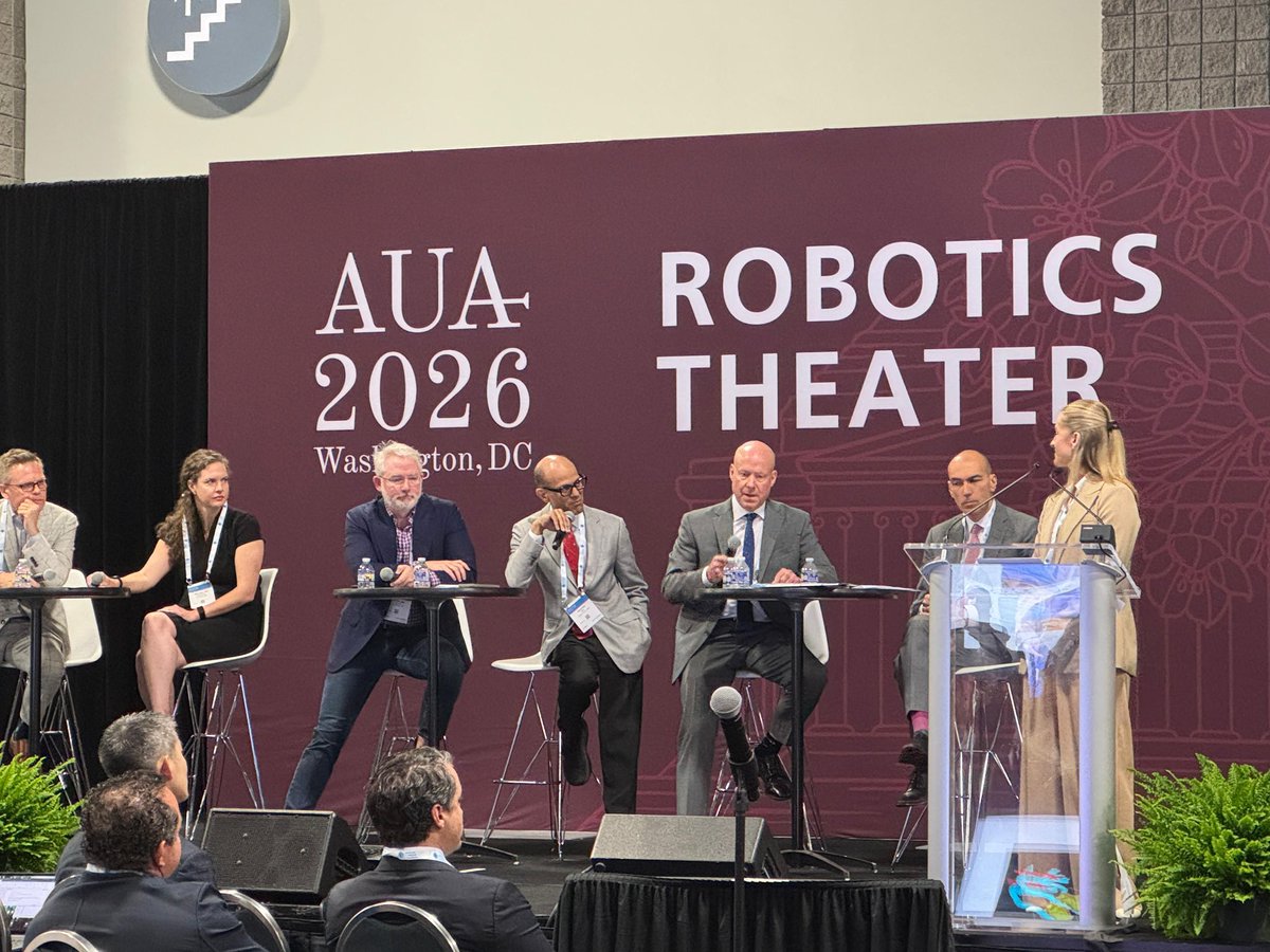 SimoneCrivella2's tweet photo. 2nd #Aua26 day. Panelist at a packed #auatheater on #Sp kidney surgery.  Chair of session on #newrobotic mp and sp at #SURS meeting. Both organized by the president of #SURS @mdstifelman Humbled to fill this big shoes in December. Also, funny to see your  self on TV 😂. https://t.co/IPqUgAxqbp