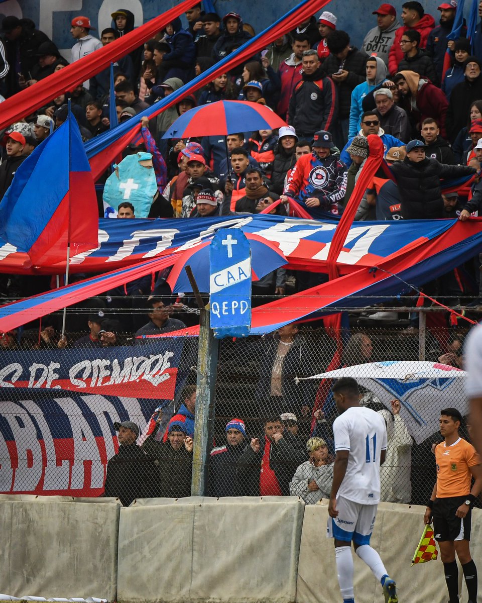 centralcordoba's tweet photo. RE-CONFIRMAMOS: ¡Copamos Sorrento! 💙❤️👊

Te dejamos algunas postales de lo que fue nuestra visita a zona norte, con entradas agotadas y poniendo la fiesta

➕ Encontrá más fotos en nuestro canal de WhatsApp: https://t.co/2zTIAukyBr

📸 Facundo Goicoechea https://t.co/NcTNnP4GPF