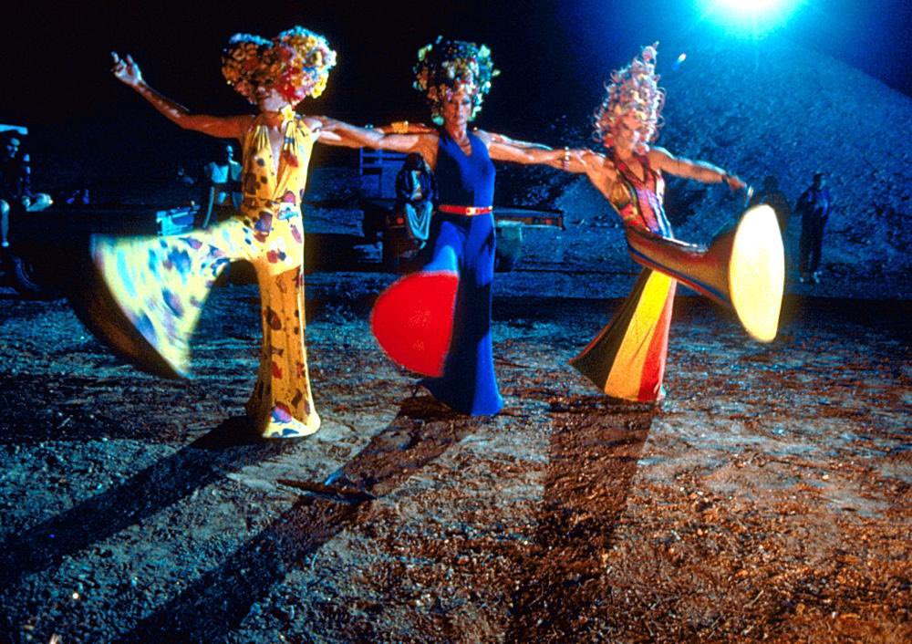 S4zzle_'s tweet photo. @unreMARKLEble Reminds me of Priscilla Queen of the Desert https://t.co/69yBfCQyM5