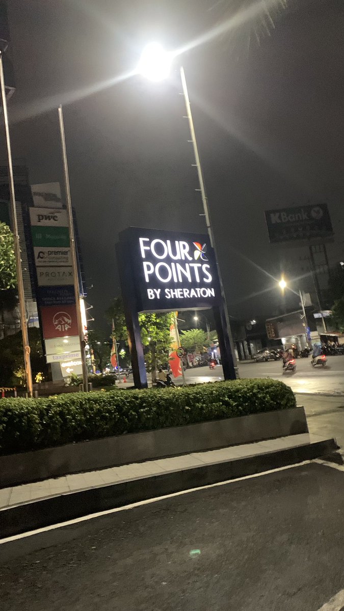 iiiikkkee's tweet photo. Udah di surabaya, besok tinggal makan nasi bebek, nasi campur, nasi babat dan lain nya itu. 

Ga pernah kehilangan list buat makan di surabaya . https://t.co/AiNtc4Mhni