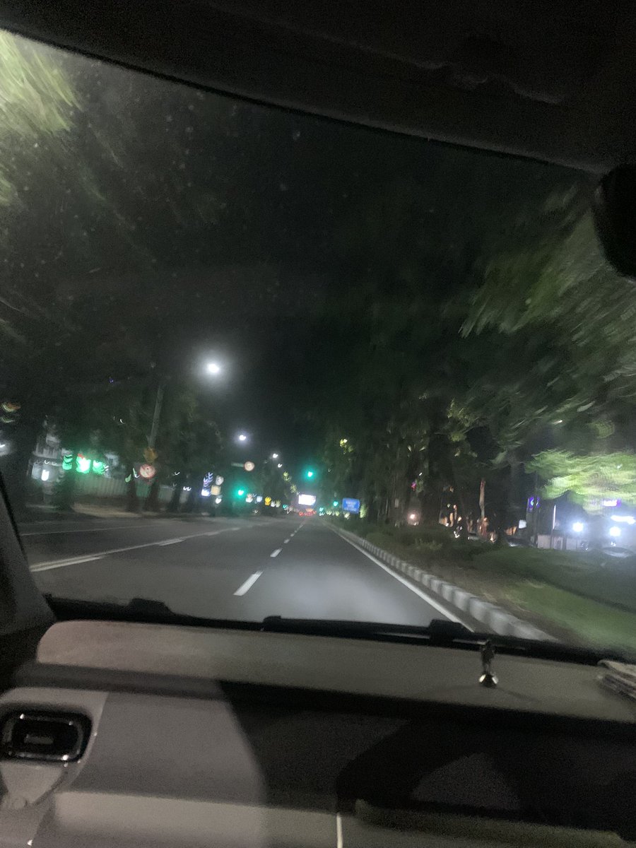 iiiikkkee's tweet photo. Udah di surabaya, besok tinggal makan nasi bebek, nasi campur, nasi babat dan lain nya itu. 

Ga pernah kehilangan list buat makan di surabaya . https://t.co/AiNtc4Mhni