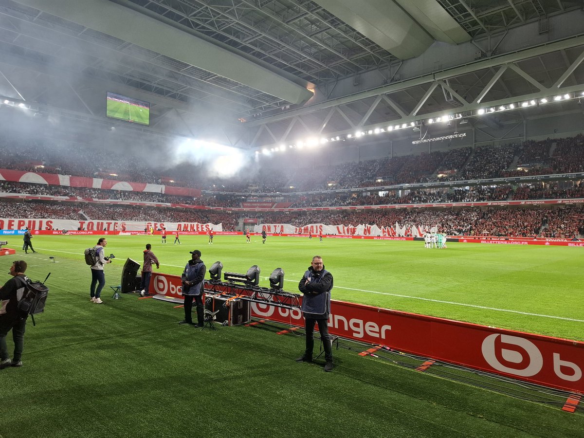 ChristopheAJA's tweet photo. ↪️ J34 de @Ligue1 @losclive -@AJA, dimanche 17 mai 2026 @DecathlonArena  (0-2) :
Quel dénouement ! La saison n'a pas été facile mais à force de travail, de générosité et de solidarité, vous avez permis à l'@AJA de rester en @Ligue1 ! 🎉⚽️🤍💙
Merci à l'ensemble du staff ... https://t.co/wGWNe3oivY