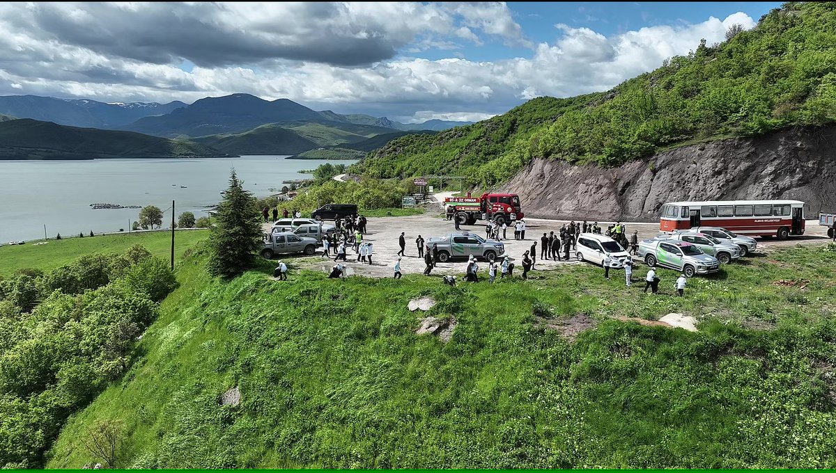 amasyaobm's tweet photo. 🌲♻️Orman Yangınlarıyla Mücadelede En Etkili Yöntem, Doğaya Çöp ve Atık Atmamaktır.
#OrmanlarHepimizin
Yangına sebep olabilecek atıkları toplamak, #YeşilVatan’a birlikte sahip çıkmak için sahadayız.
https://t.co/eEHRNSAvR5 https://t.co/LtzTpUCErg https://t.co/ojJoEpOGLD https://t.co/Xcqk6WJfn6