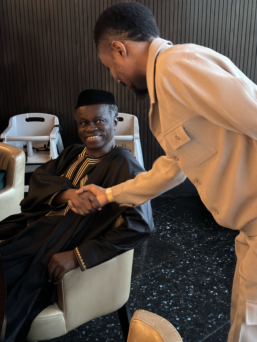 abrahamwhyte_RC's tweet photo. Some rooms you enter as an Event Host.

Some rooms you enter as a student, and this was one of such.

I had the honour of attending the just concluded Eko Hotel at 50 Anniversary and the Africa Legacy Summit. The VIP networking session was simply the highlight for me. https://t.co/GFEF3MRyrY