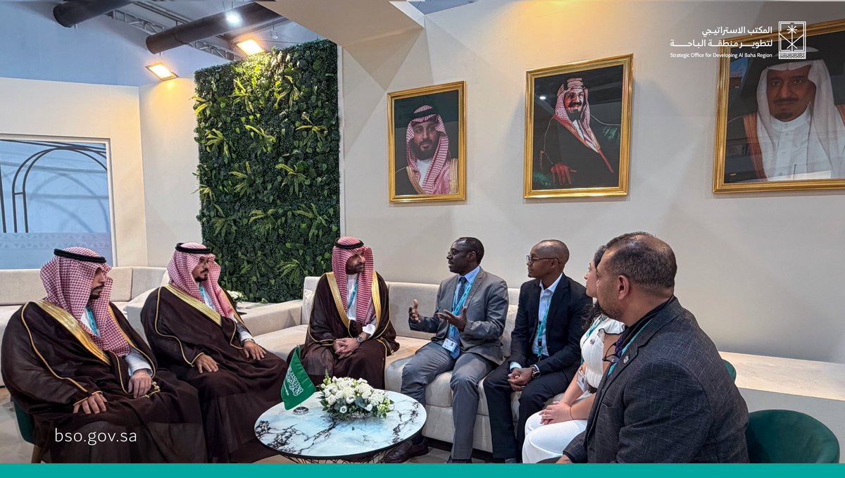 BSO_Albaha's tweet photo. على هامش أعمال المنتدى الحضري العالمي الثالث عشر في باكو، عقد الرئيس التنفيذي للمكتب الاستراتيجي لتطوير منطقة الباحة م. عبدالعزيز النعيم اجتماعًا نوعيًا مع السيد روبرت ندوقوا، رئيس البيانات والتحليلات في برنامج الأمم المتحدة للمستوطنات البشرية، بحضور أمين منطقة الباحة د. علي السواط.

لمناقشة عدة محاور لمستقبل التنمية الحضرية، شملت بناء قواعد بيانات حضرية متقدمة، وتطوير المؤشرات والمراصد الحضرية الداعمة لصناعة القرار وكفاءة التخطيط التنموي المستدام، بما ينعكس على جودة الحياة في المنطقة.