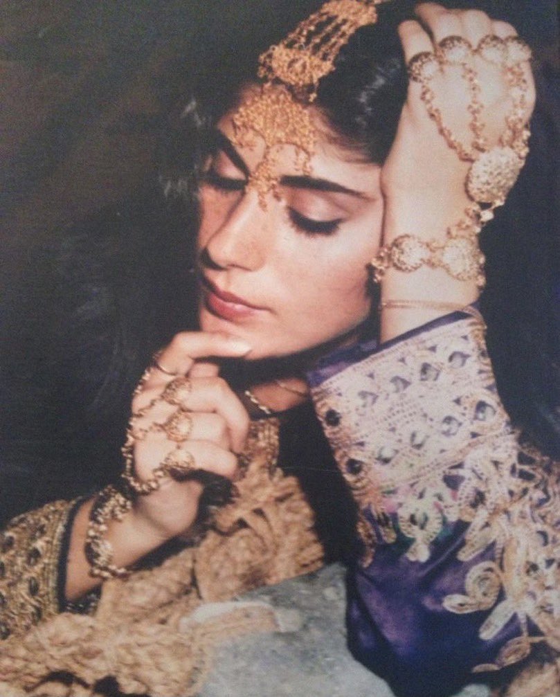 aseelswaid9's tweet photo. A girl from Kuwait in traditional dress, the seventies https://t.co/RQE005aA3W