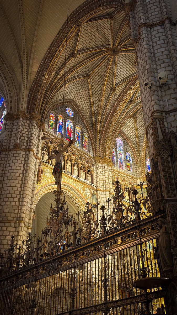 RobertDeglane's tweet photo. Menuda maravilla la catedral de Toledo. Sin duda, una de las más bonitas de España y cumple 800 años. https://t.co/38y32TT0gR