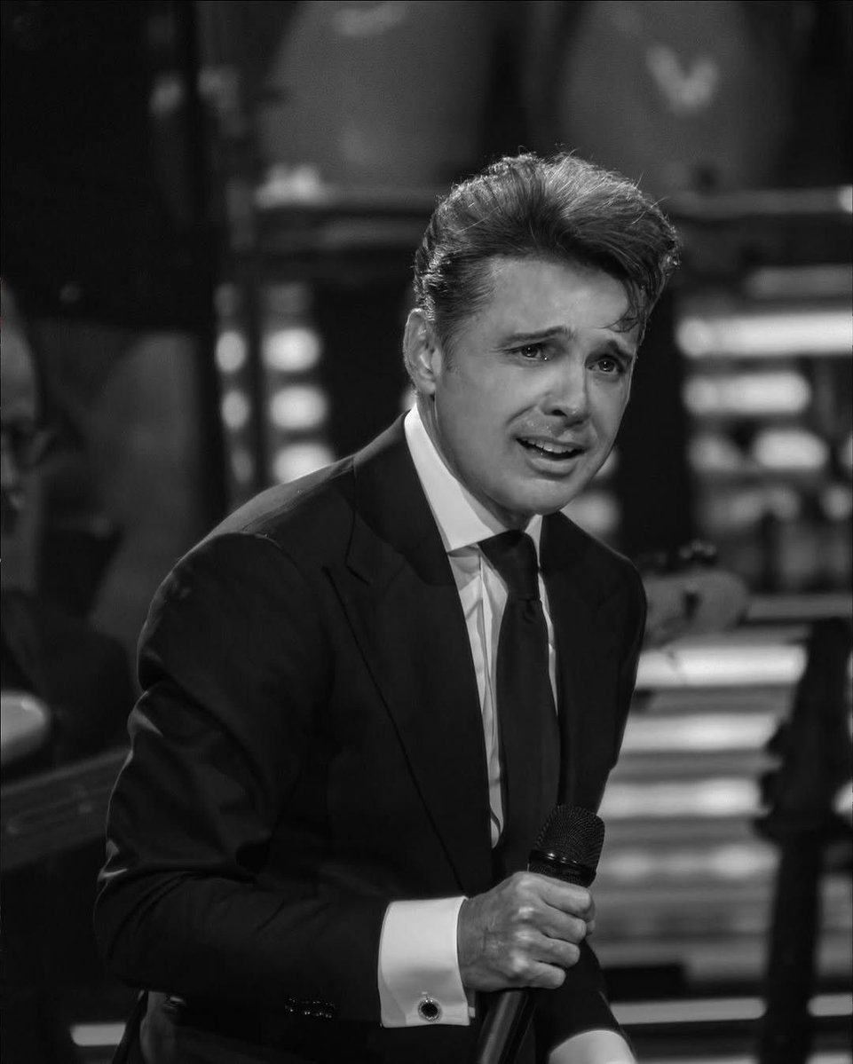 TODO POR LUIS MIGUEL tweet media