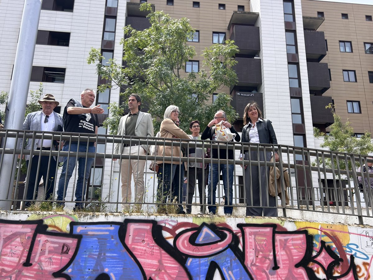 lolaranera's tweet photo. Jornada de trabajo con @leireis , presidenta de @Casa47gob . Por la mañana, hemos conocido las reivindicaciones de los vecinos de Torrero y el proyecto de viviendas asequibles que se van a impulsar en los terrenos de la cárcel. https://t.co/P8nAFjDeyq