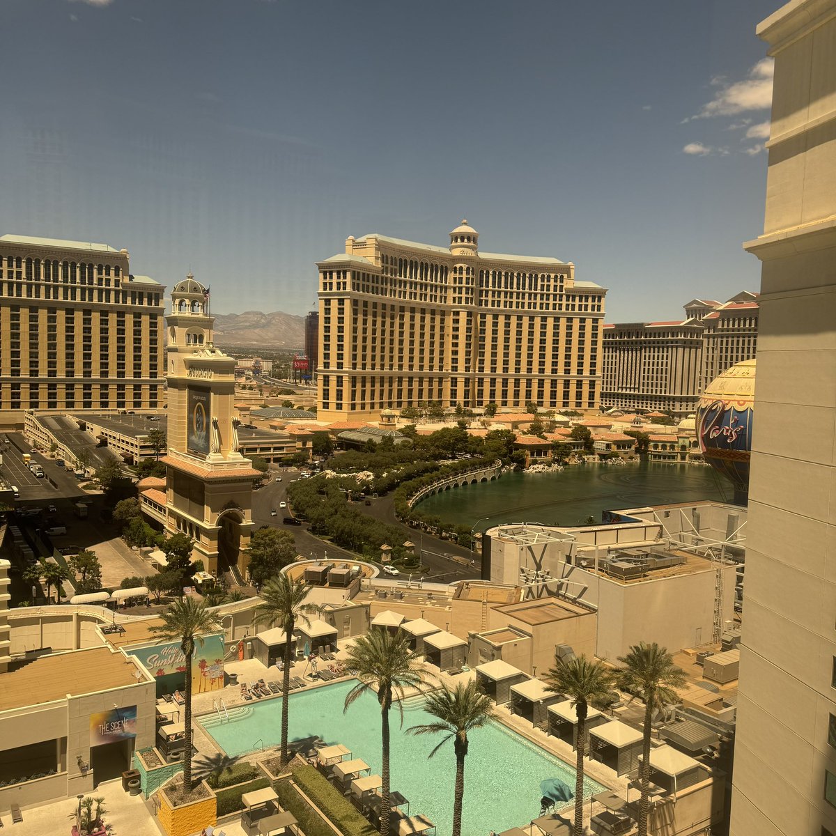 TwoWayHardEight's tweet photo. Stuck working inside today, but at least I got a view! https://t.co/NFEZhQCx2A