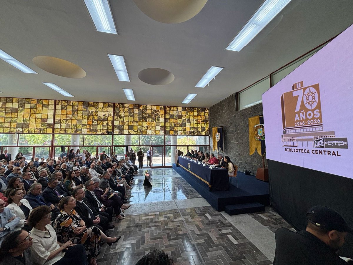 eruviel_avila's tweet photo. Ya me encuentro en la @UNAM_MX para la instalación del Consejo Coordinador de Inteligencia Artificial.

Un gusto saludar al rector, Dr. Leonardo Lomelí Venegas, en este importante encuentro por la ciencia, la innovación y el futuro de México. 🇲🇽🤖 https://t.co/InkBZTyUL9