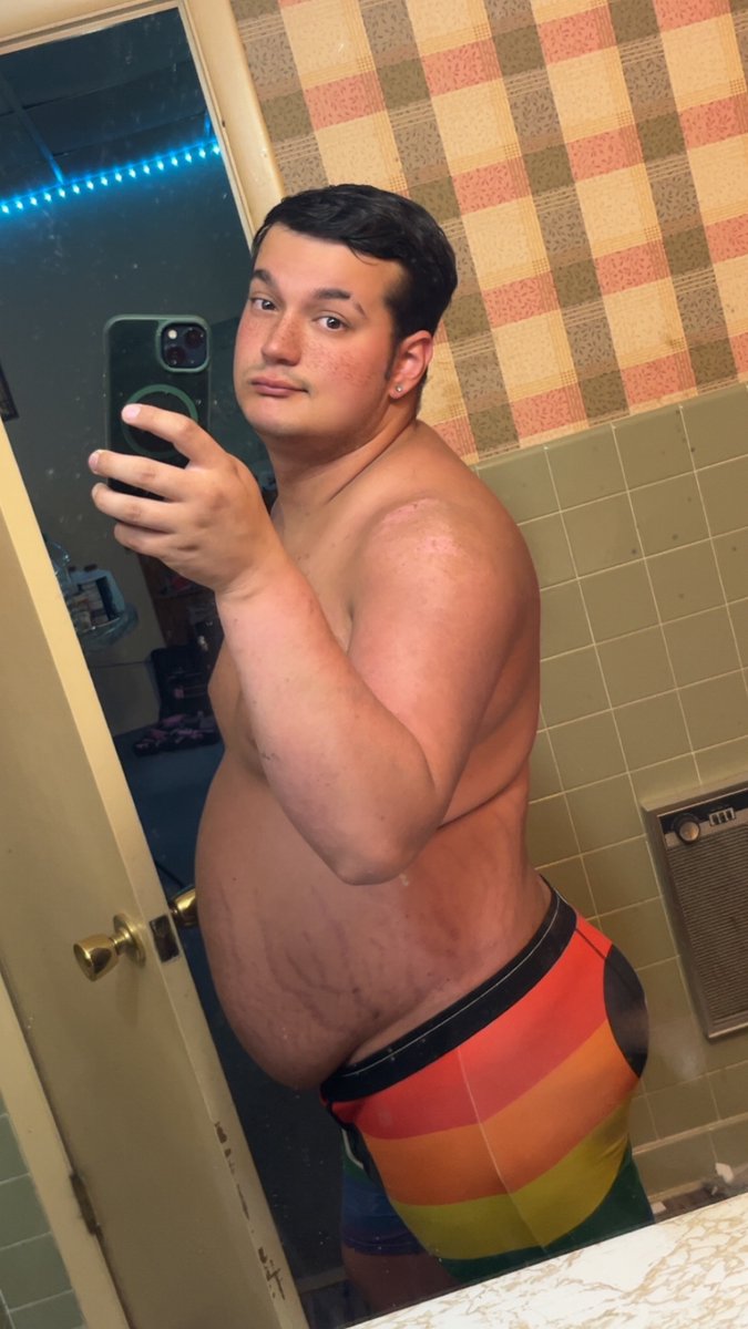 cli_davis's tweet photo. Are my gains noticeable? 🤭😏 https://t.co/6CW3oygnWU