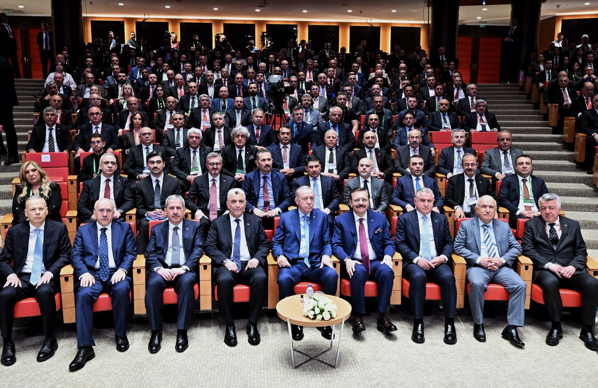 bingoltso's tweet photo. Başkanımız Kadir Çintay; Cumhurbaşkanımız Sayın Recep Tayyip Erdoğan’ın teşrifleriyle, TOBB Başkanımız Sayın M. Rifat Hisarcıklıoğlu ev sahipliğind, TOBB İkiz Kulelerde düzenlenen TOBB Hizmet Şeref Belgesi ve Plaket Takdim Töreni’ne katıldı.

Programda, iş dünyasına uzun yıllar hizmet eden isimlere Hizmet Şeref Belgeleri ve Plaketleri takdim edildi.

İş dünyasının birlik ve dayanışmasını güçlendiren programın ülkemiz ve camiamız adına hayırlı olmasını temenni ediyoruz.

@RTErdogan @RHisarciklioglu @Kadir_Cintay12