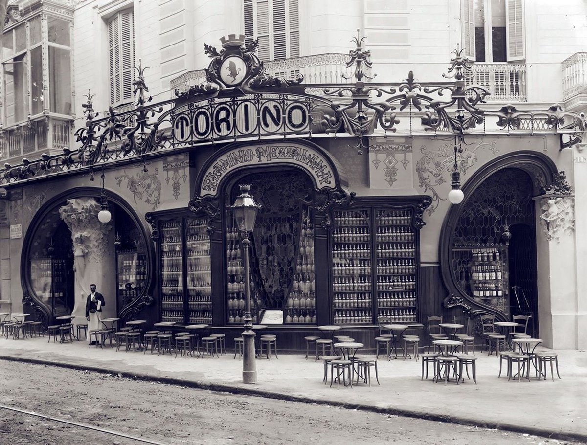 historiesdebcn's tweet photo. El Torino, a la cantonada del passeig de Gràcia amb la Gran Via de les Corts Catalanes, va funcionar entre 1902 i 1911. 

A la decoració hi van participar grans arquitectes modernistes com Antoni Gaudí, Josep Puig i Cadafalch o Pere Falqués. https://t.co/H14sKoGRHF