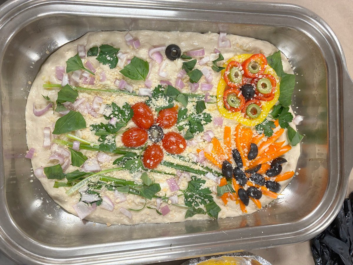 HHHCL's tweet photo. Our cooking class turned into a gallery of edible art as participants created their own "Van Gogh Focaccia" masterpieces! Using fresh herbs and colorful vegetables, everyone transformed simple dough into stunning designs that were almost too beautiful to bake. Thank you everyone! https://t.co/AzbF2hQHIT
