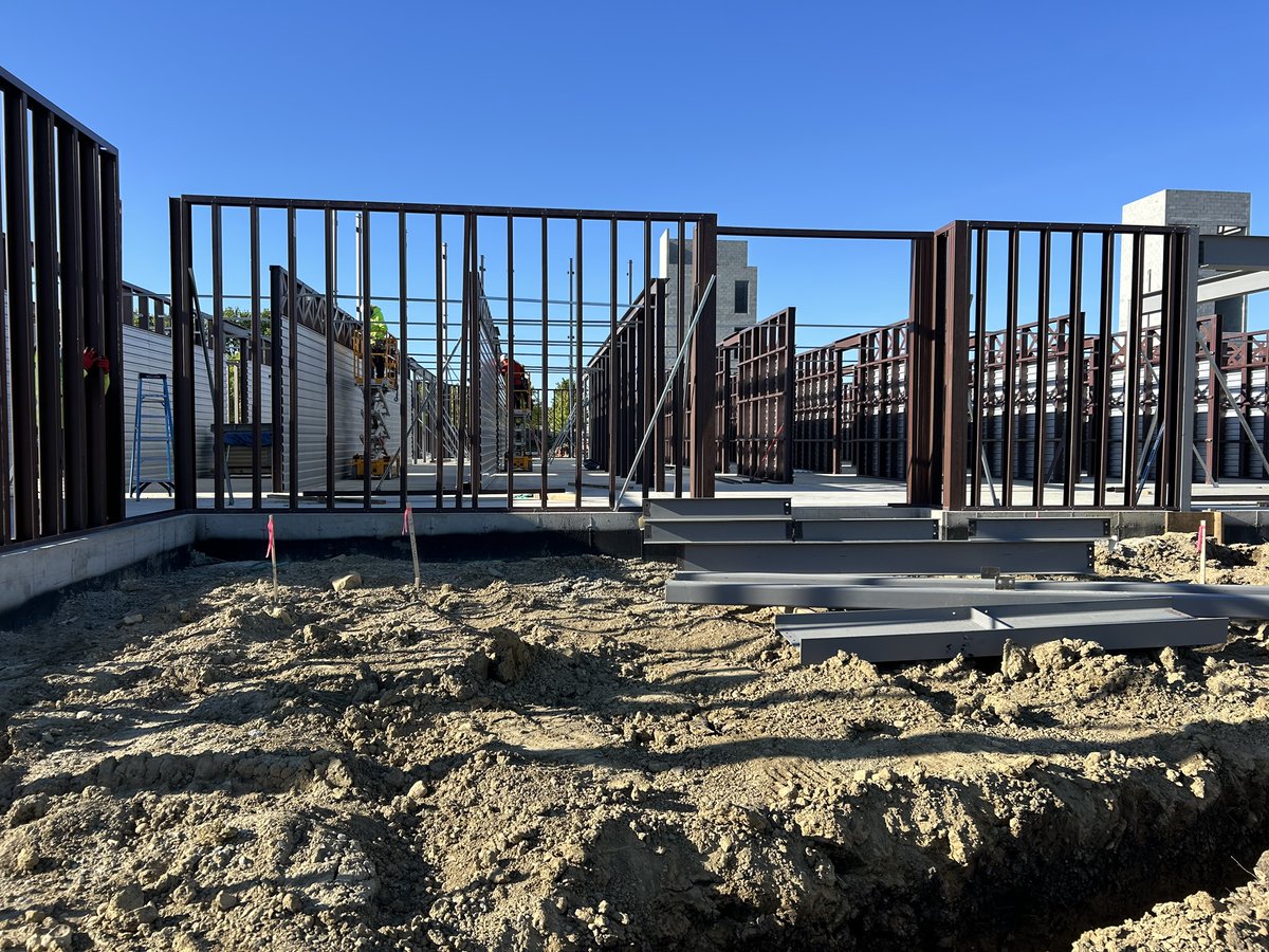 Mariottinicons1's tweet photo. ✔ Framed Exterior Wall Installation – North Elevation
✔ Project Location: Lockport, IL 
Strong coordination in the field and steady momentum continue driving this project forward. 👷‍♂️📐

#Construction #GeneralContractor #CommercialConstruction #SelfStorage #ConstructionProgress https://t.co/QCvhIiMGdL