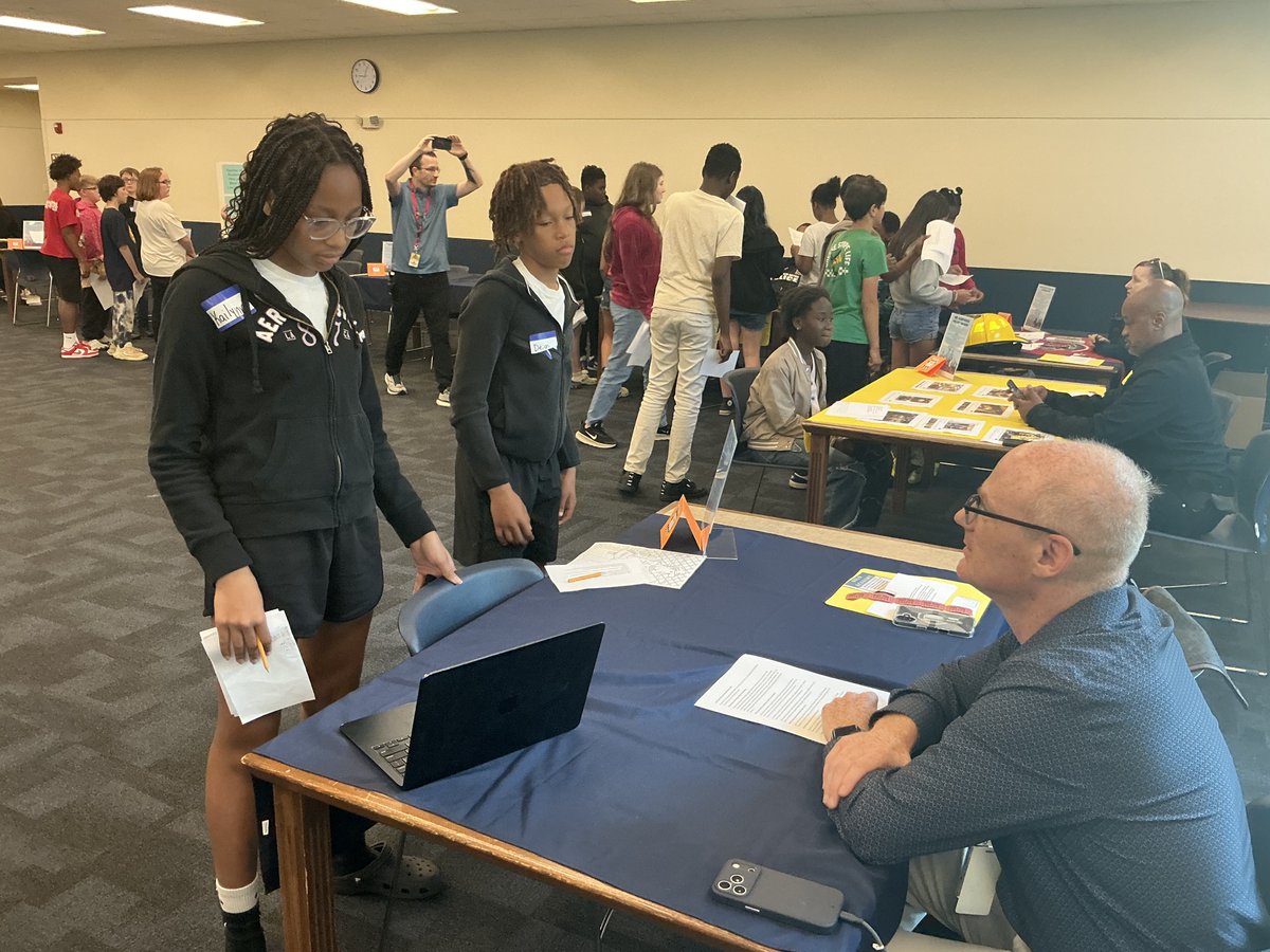 MSDDecatur's tweet photo. 6th grade students at Gold Academy are preparing to be #TomorrowReady, learning about a variety of opportunities at Career Day! #DecaturProud https://t.co/EwvDOMDZvc