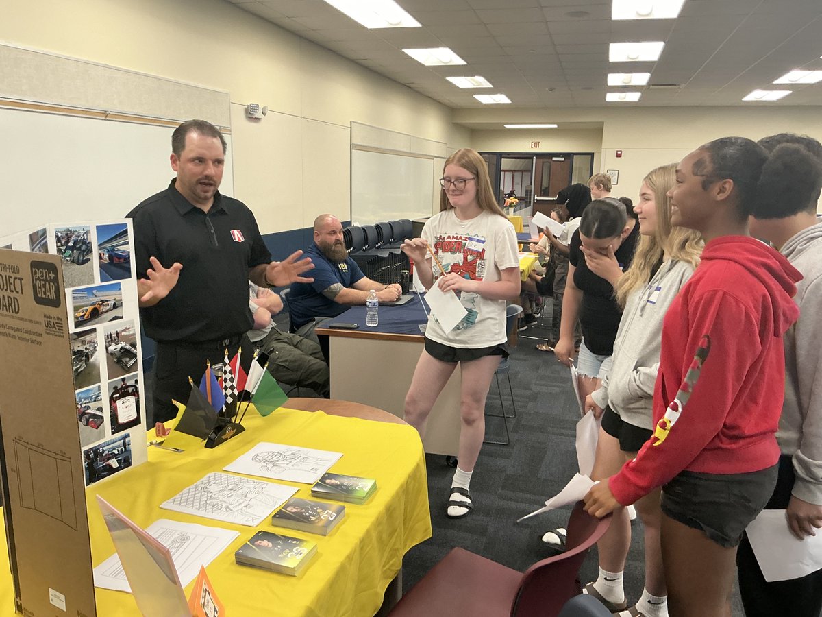 MSDDecatur's tweet photo. 6th grade students at Gold Academy are preparing to be #TomorrowReady, learning about a variety of opportunities at Career Day! #DecaturProud https://t.co/EwvDOMDZvc