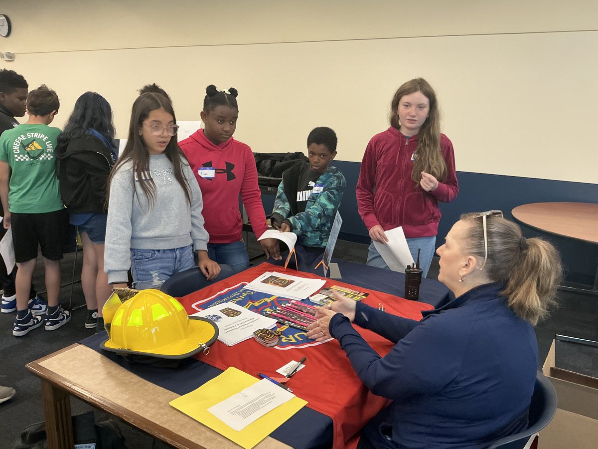 MSDDecatur's tweet photo. 6th grade students at Gold Academy are preparing to be #TomorrowReady, learning about a variety of opportunities at Career Day! #DecaturProud https://t.co/EwvDOMDZvc