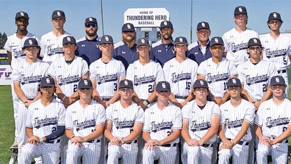 CalHiSports's tweet photo. NEW Baseball State TOP 35 Rankings.
No. 13 Elk Grove looking to win 12th section title but D2 Herd likely to be D1 for NorCal playoffs.
Liberty (Bakersfield) now up in first 25 with 57 homers.
Top newcomer: Clayton Valley.
@SacBee_JoeD @trevhorn 
https://t.co/rlUtwQ5ZhS https://t.co/KhUpacMKHt