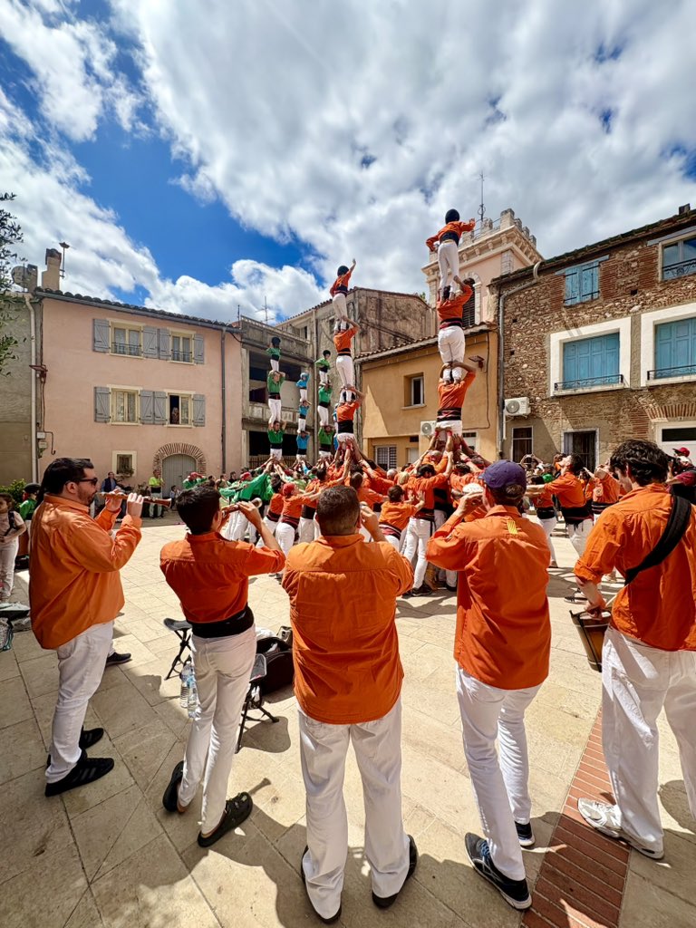 AlbertPineira's tweet photo. 💛❤️ IDENTI’CAT, la festa de la catalanitat a la Catalunya Nord, organitzada per Aire Nou de Bao. 

Jornada castellera a Baó amb: 

💚 Castellers del Riberal 
🧡 Carallots de Sant Vicenç dels Horts 
🩵 Castellers de Terrassa 

@AireBao @carallots @CDTerrassa @casagovperpinya https://t.co/qno67VjVm9