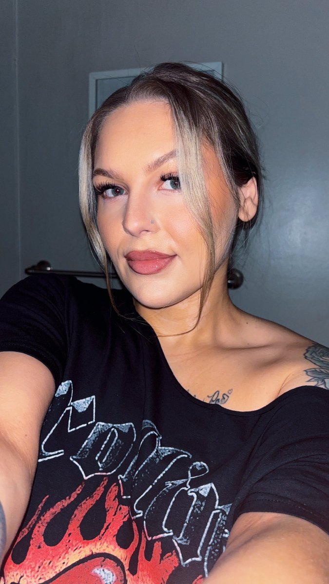 PeaceofLys's tweet photo. Who wants to chat? 😉😉 
.
.
.
.
.
.
.
#of #nda #milf #money 

https://t.co/SDlgUaA9UW https://t.co/6NB4NfGmVM