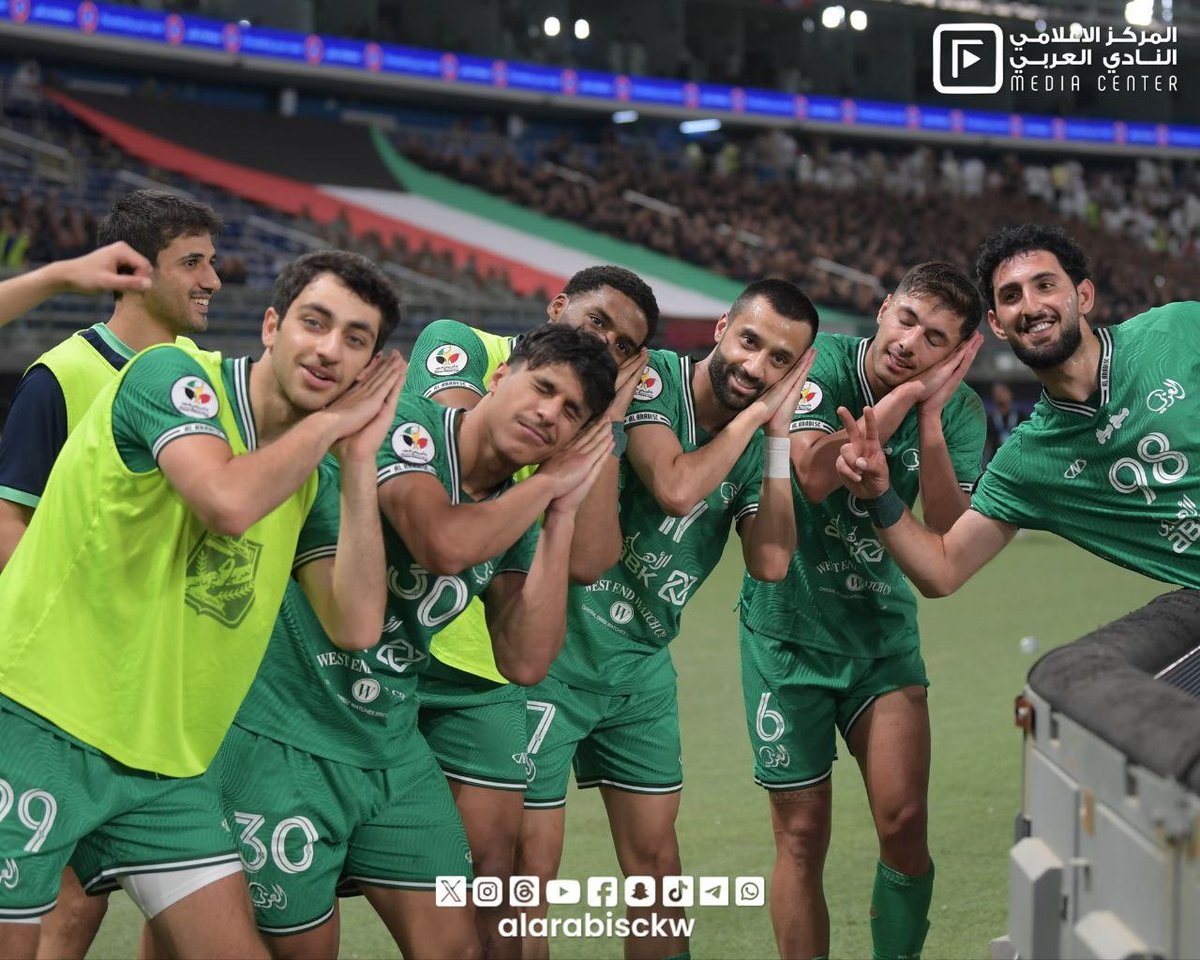 azizan1974's tweet photo. واقفين اكثر من شهرين  لاتمرين ولامباريات ولا معسكر خارجي
وفجأة تعال العب النهائي جدام فريق جاهز وماخذ اسيوية درجه ثالثة !

رغم كل هذا يحققون البطولة بجدارة واستحقاق وبثلاثية طرررق خشوم💚

كم انت كبير يا العربي.. والف مبروك لجماهير الزعيم اولا 💚 https://t.co/yptKkrWeRP