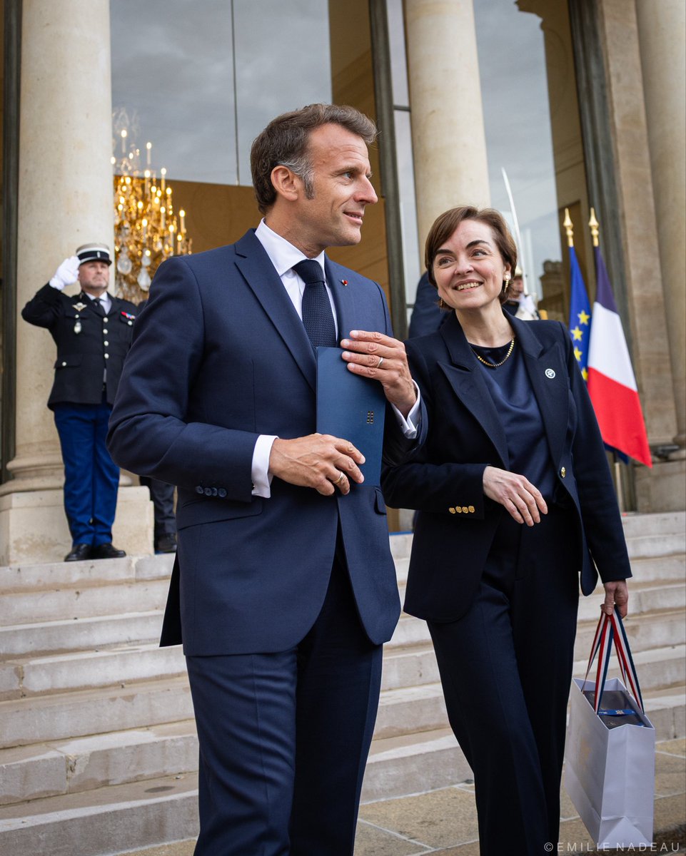 CFrechette's tweet photo. Le président de la République française, Emmanuel Macron, m’a accueilli au palais de l’Élysée un peu plus tôt aujourd’hui pour un premier entretien officiel.

La relation franco-québécoise nous est précieuse, particulièrement dans le contexte géopolitique actuel. 

Lors de cette rencontre, j’ai réaffirmé la place centrale qu’occupe la France dans l’action internationale du Québec.

Le Québec est un allié fiable de la France dans ses ambitions économiques, notamment dans les secteurs de la défense, de la cybersécurité, de l’énergie et de l’intelligence artificielle. Nous avons toute l’expertise nécessaire pour développer des partenariats bénéfiques avec les industries françaises.

Je tiens sincèrement à le remercier pour son hospitalité ainsi que pour son intérêt continu envers le rayonnement du Québec et de notre peuple.

@EmmanuelMacron