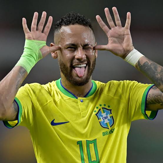 alfinetadosdia's tweet photo. 🚨ATENÇÃO! Neymar acompanhará a convocação da seleção brasileira de sua casa, junto com familiares e amigos do atleta. https://t.co/kgR536D9wW