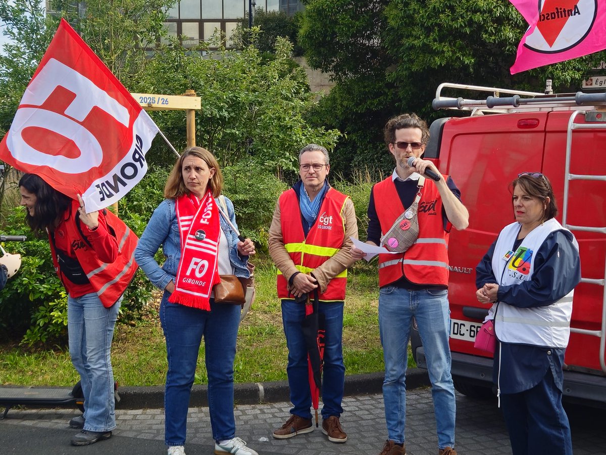 UD_FO_33's tweet photo. Rassemblement et audience à la préfecture de Bordeaux.
Défense des libertés de manifestation !
Refus de la répression ! https://t.co/gYxbVBBjh6