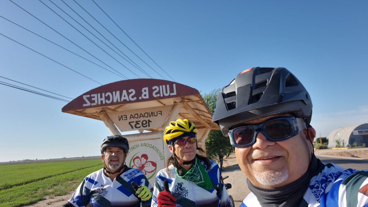 AdLoSo1's tweet photo. Pedaleo al golfo 🎵🏜️🎶🏖️🎵🚴🏻🎶 https://t.co/N9j8ewMDtV