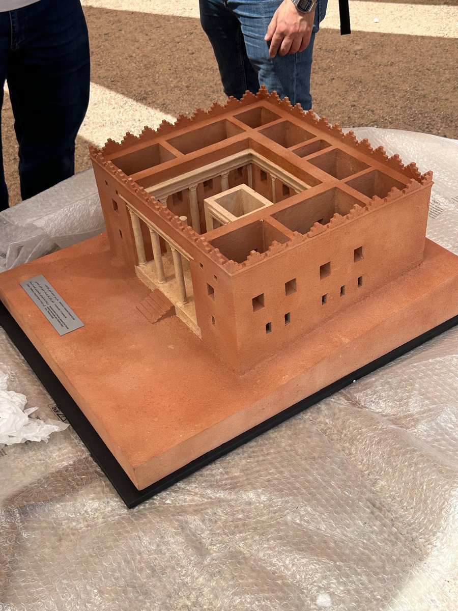 WRPA1998's tweet photo. ضمن مشروع المجتمعات المحلية والسياحة المستدامة الممول من Italian Agency for Development Cooperation وبالتعاون مع UNESCO، تم تنفيذ مجسم للمعبد النبطي في Wadi Rum ووضعه في م��كز الزوار، بعد أعمال صيانة للمعبد وفرت فرص عمل لـ25 شاباً من أبناء رم لمدة 3 أشهر، دعماً للسياحة المستدامة . https://t.co/CJWUzU8ycU