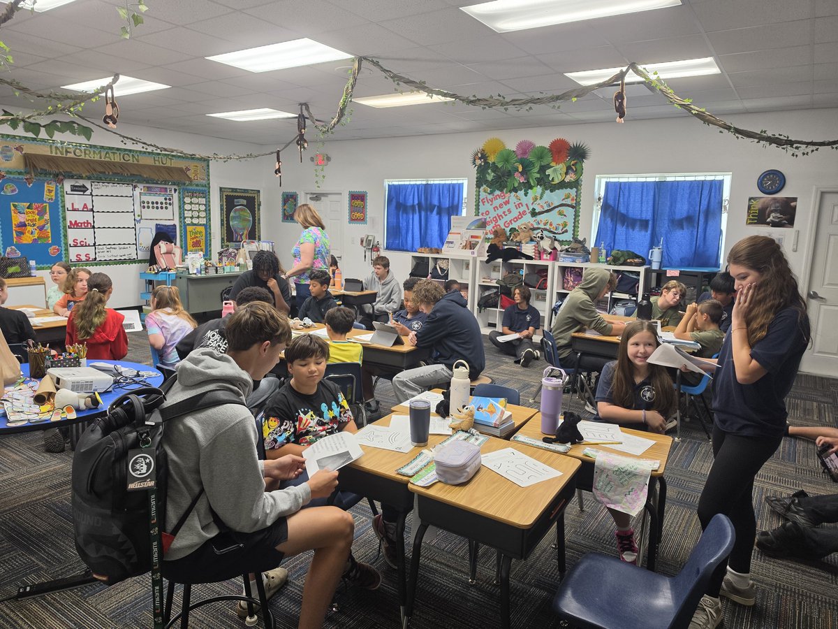 BrandonAcademy's tweet photo. 8th-grade students created Spanish children's books and read them to 4th grade!

#BrandonAcademy #bacommunity https://t.co/FLViO0Wo8S