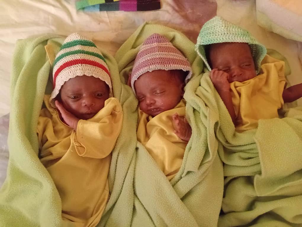 MagazineJimbere's tweet photo. 👶🏾 Près de trois mois après la naissance de triplés, la famille de Lucien Havyarimana et Sahokwasama Odette, résidant sur la colline #Mutoyi en commune #Bugendana (@Gitega), lance un appel à l’aide afin de pouvoir nourrir les bébés
🍼 Ces enfants sont nés le 25 mars 2026 lors du deuxième accouchement du couple. La famille affirme qu’elle n’a encore reçu aucun soutien depuis cette naissance
🤝 Les personnes souhaitant leur venir en aide peuvent contacter le numéro 66 328 108 enregistré au nom de Niyibisabwa Noëlla
#Burundi #Jimbere