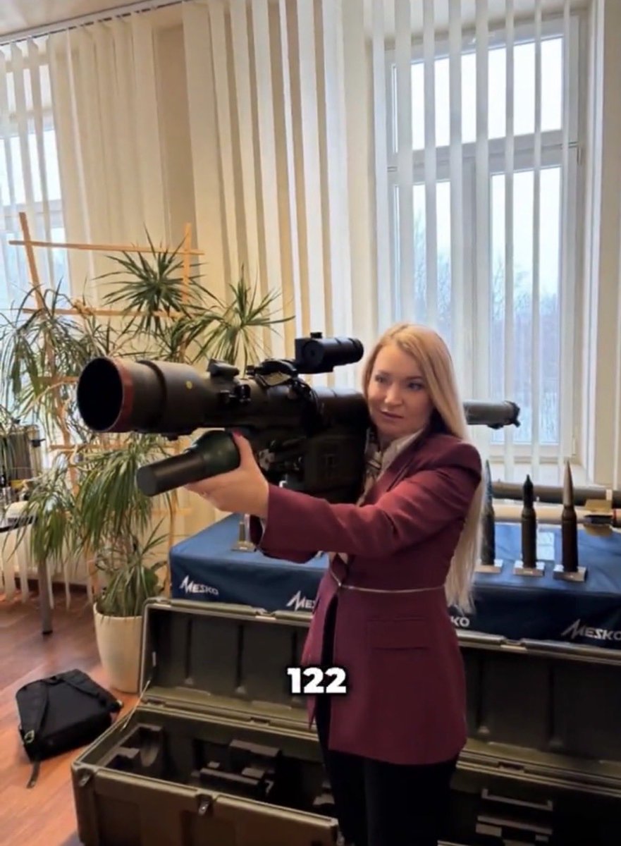 Adammmmms1's tweet photo. @czardam Pani Wcisło jedyne co potrafi to pleść warkocze i głupoty 24h/dobę na CZTERY zmiany 😂 https://t.co/XfaMCvNMyd
